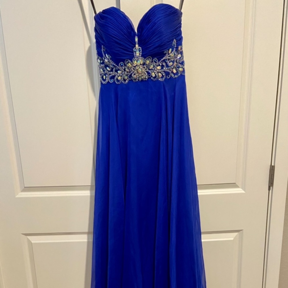 Prom dress - Picture 2 of 8